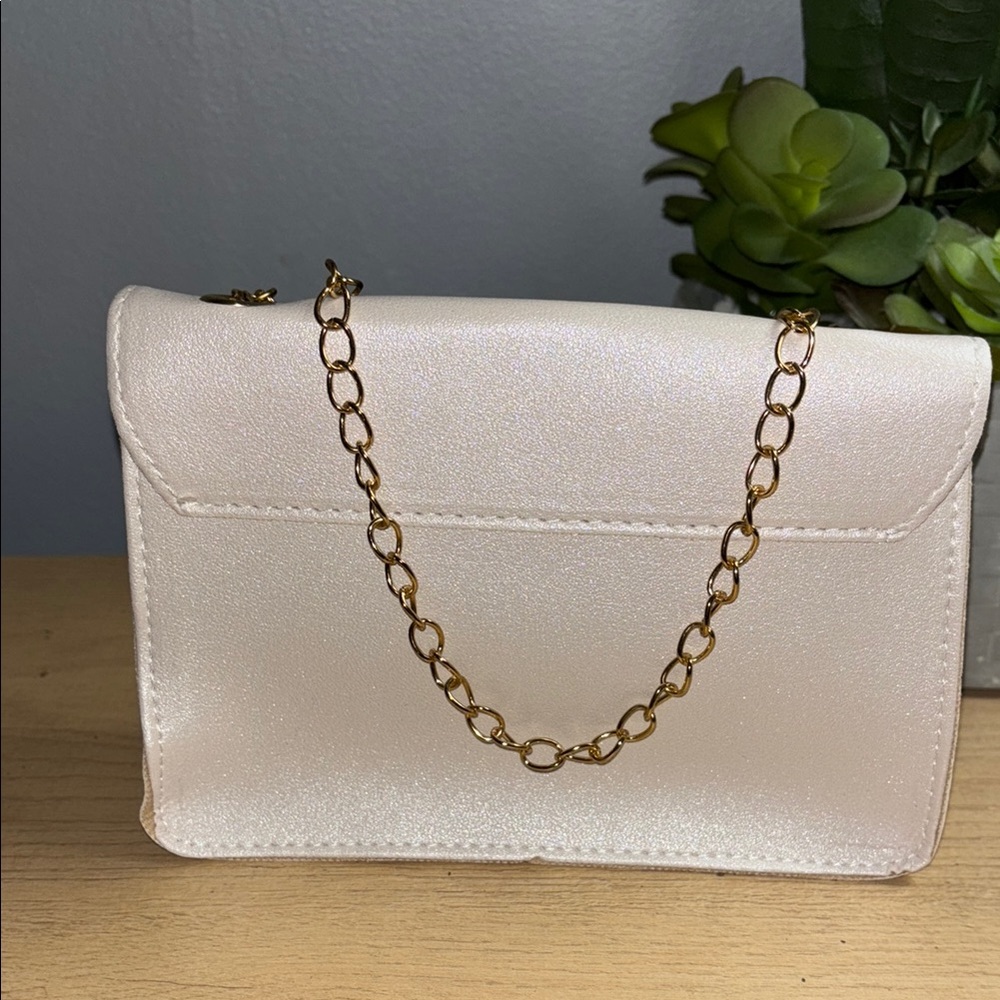 Shimmer White Crossbody Bag with Gold Chain - Picture 4 of 7